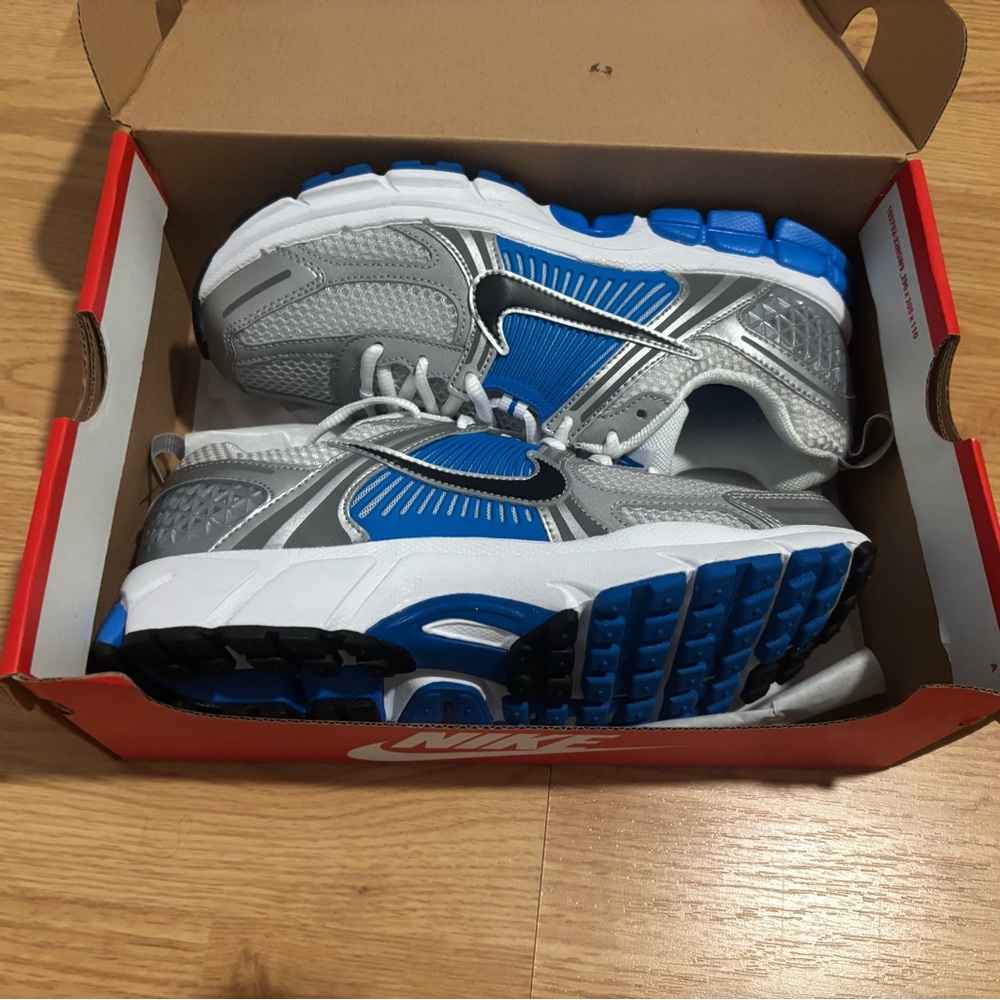 Nike Vomero 5 Blue, Grey and white